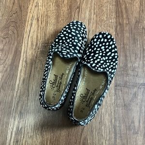 Black and white Sabahs